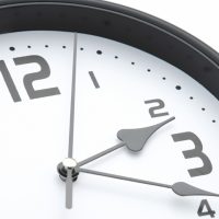 Step In Step Onの意味と使い方 ネイティブと英語について話したこと