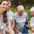 volunteerの意味と使い方、ボランティアは無償なのか？