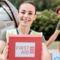 「aid」「aide」の意味と使い方、helpとの違い